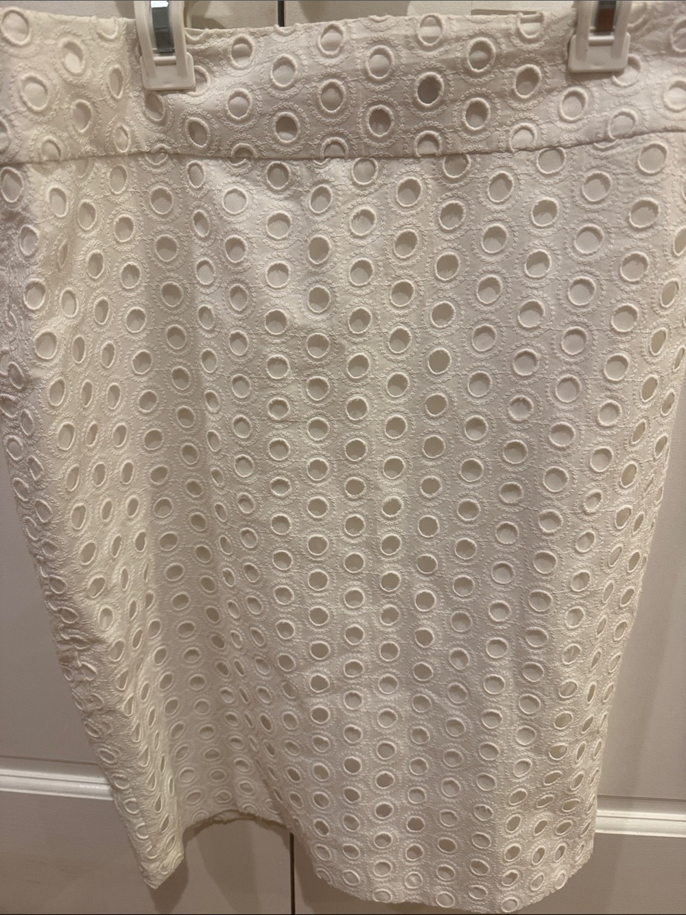 Ann Taylor White Eyelet Pencil Skirt Size 100% Cotton; lined w/ back zipper Sz8